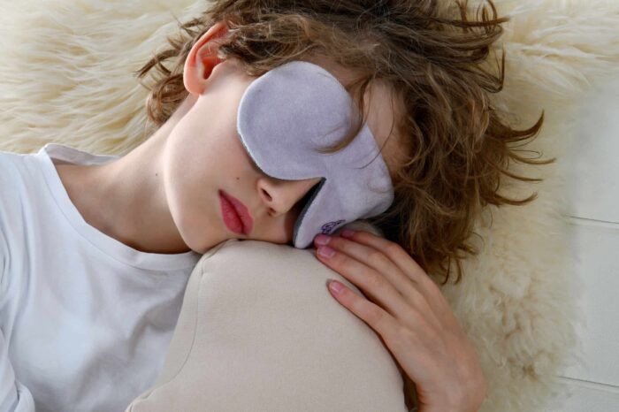 Schlafmaske aus Biostoff und Cumulu Kissen